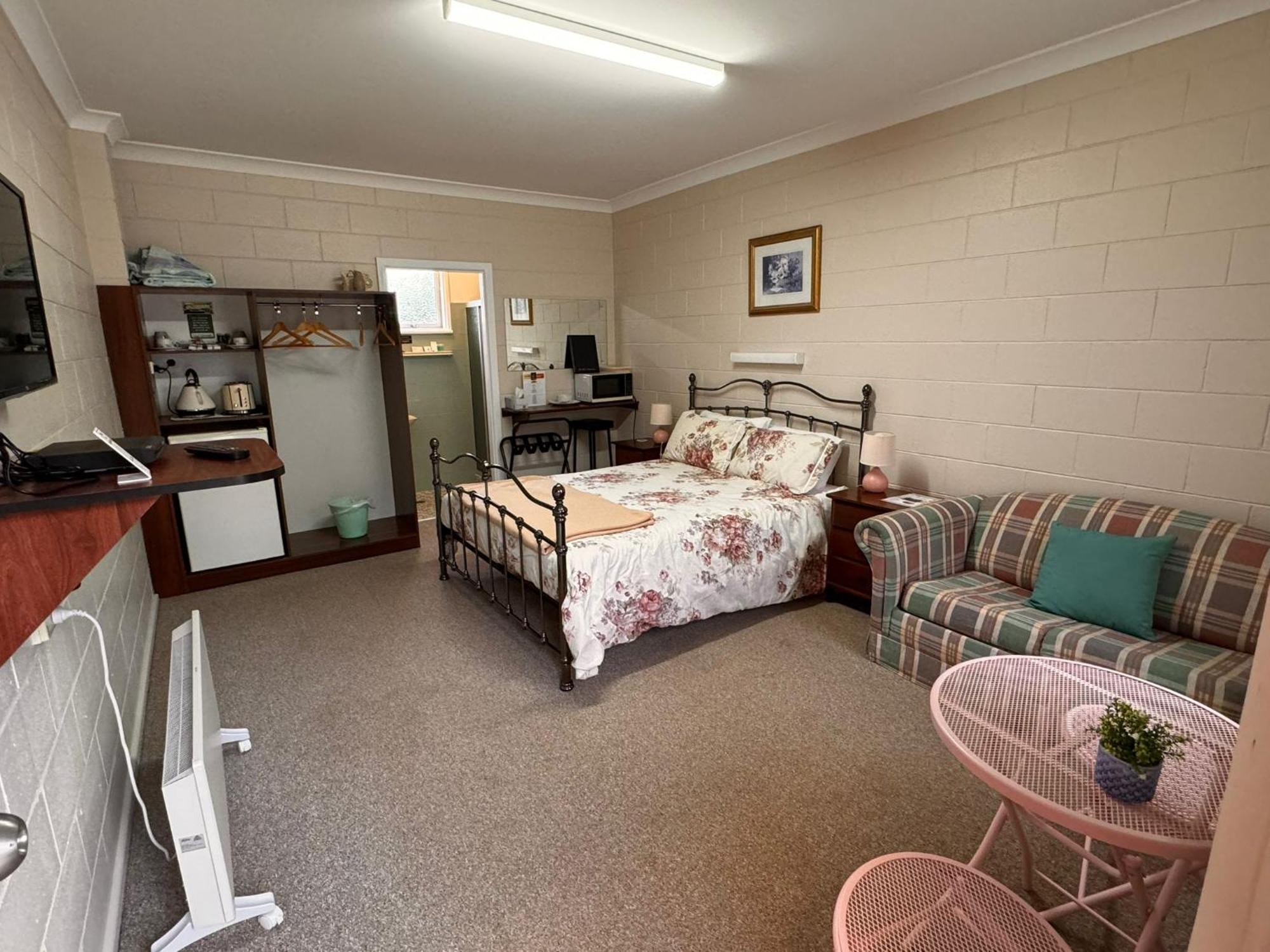 Alpine Country Motel Plus Free Coffee Cooma Exteriör bild