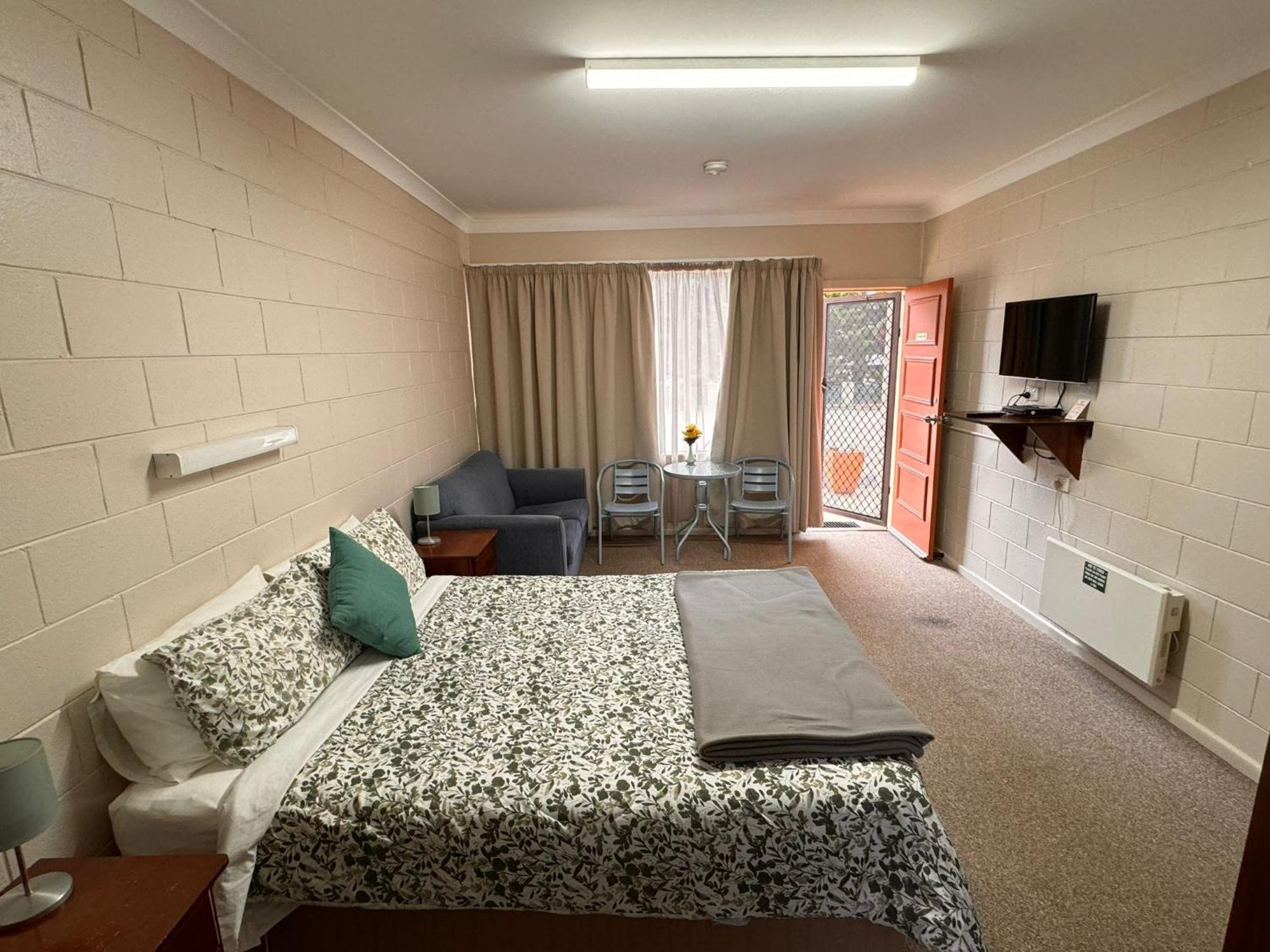 Alpine Country Motel Plus Free Coffee Cooma Exteriör bild