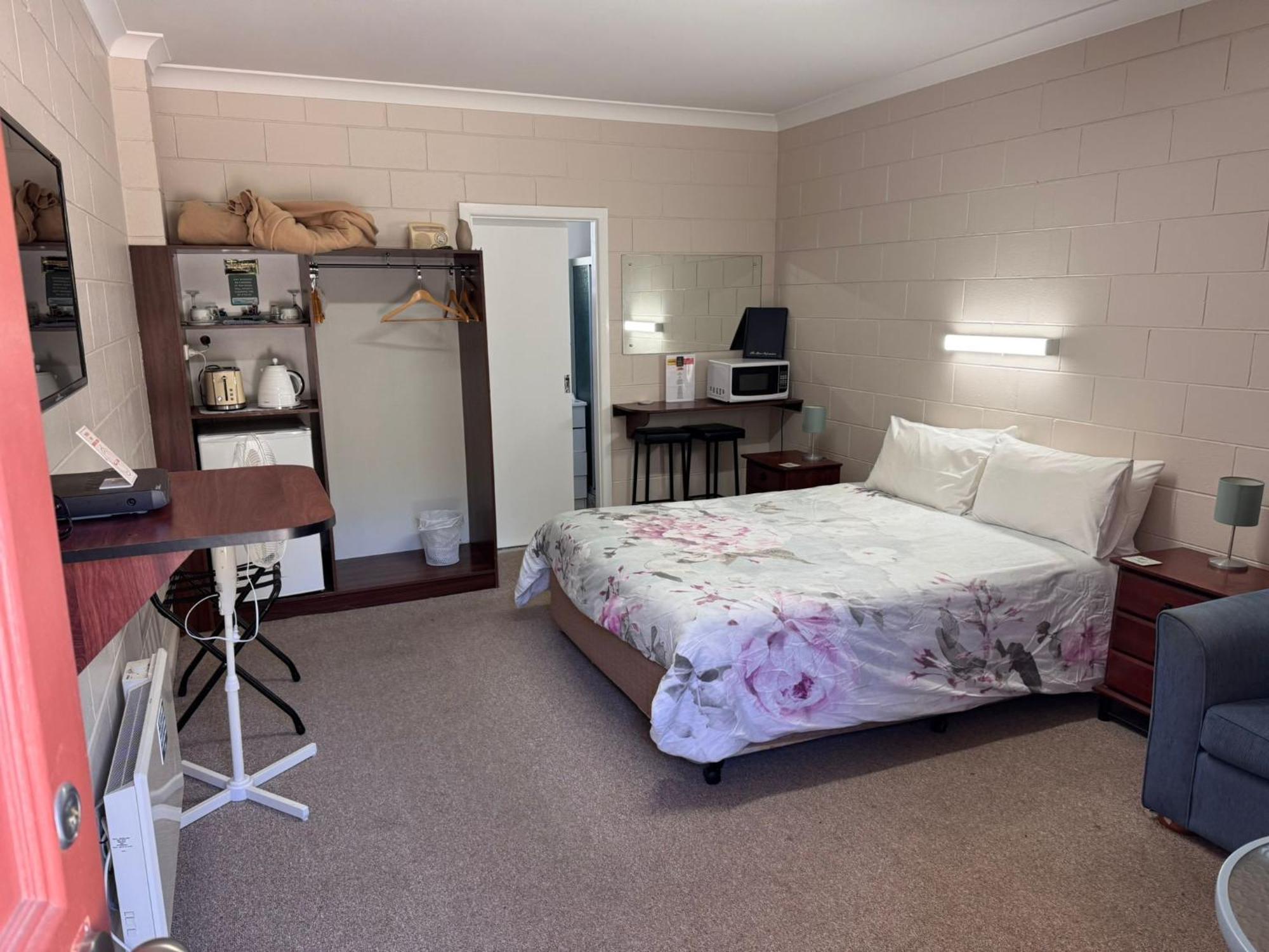 Alpine Country Motel Plus Free Coffee Cooma Exteriör bild